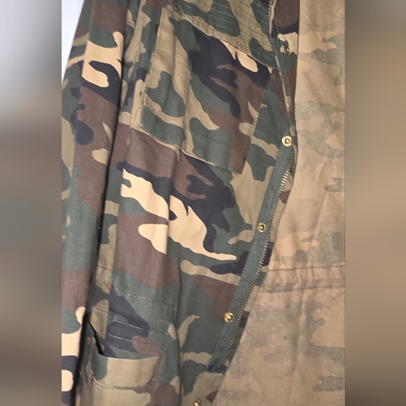 Oversized Camouflage Jacket - Picture 5 of 5